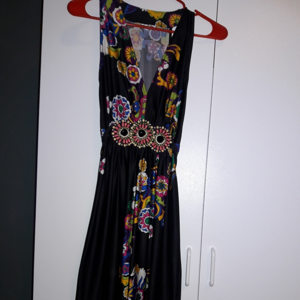 Flirty floral beaded dress!